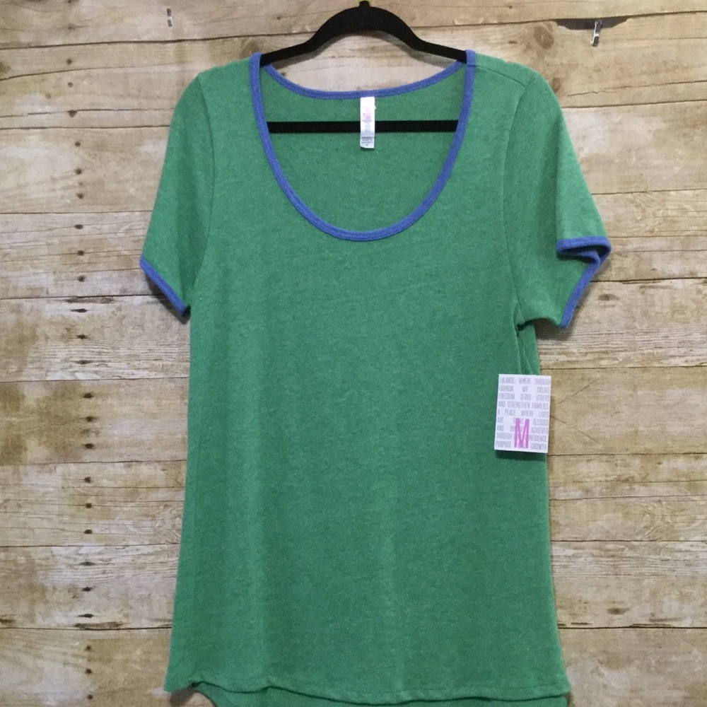 Medium LuLaRoe Classic Tee NWT